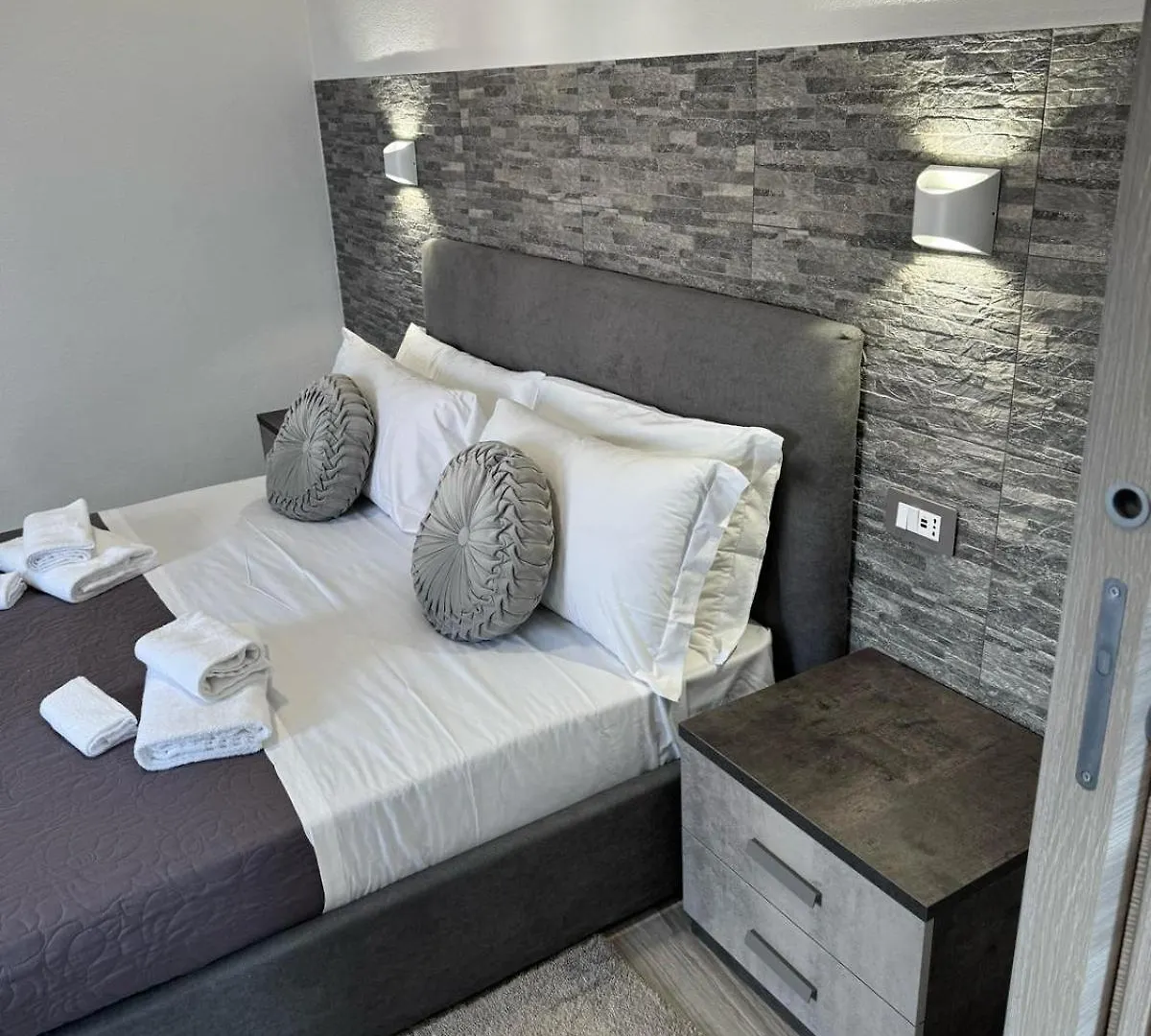 Affittacamere Mary'S Rooms San Teodoro Vendégház